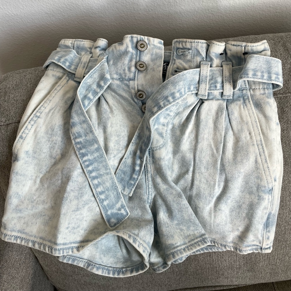 Ultra High Rise Mom Short 3” - Picture 2 of 2
